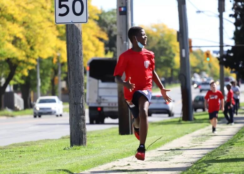加拿大寄宿高中邦德永不放弃，Terry Fox Run为希望而跑
