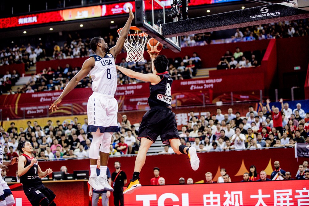 美国53分狂胜日本皇家（美国53分狂胜日本！斯马特淡定嚼口香糖，波波维奇安排“表演秀”）