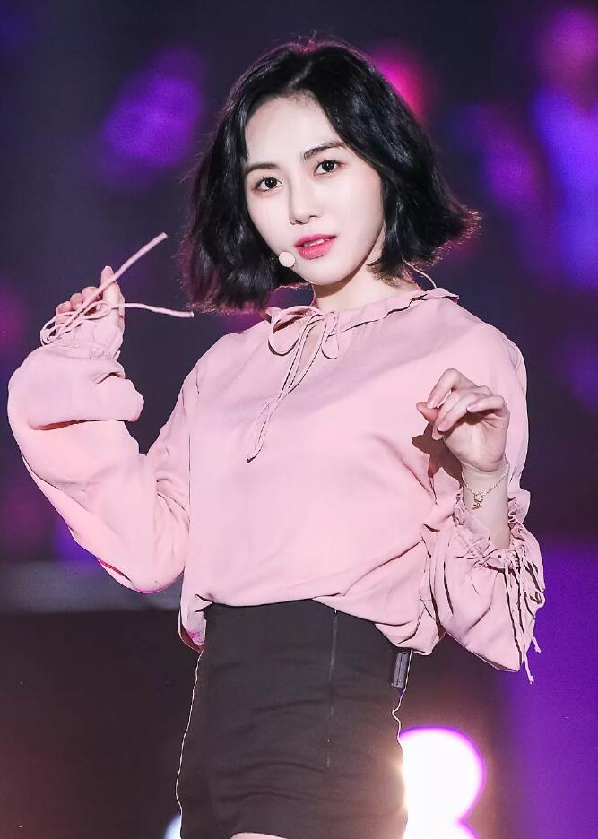 以女性组合AOA出道，首次主演就被提名为最佳女主角，爱豆也是演技派？