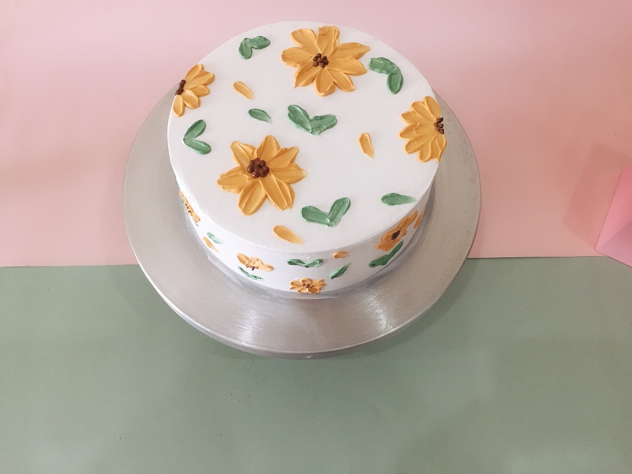 重庆学西点烘焙去培训学校好还是跟师傅学好？