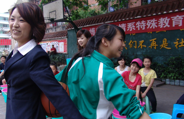 开学8天被学校“劝退”，哪所学校能成特殊儿童“容身之所”？