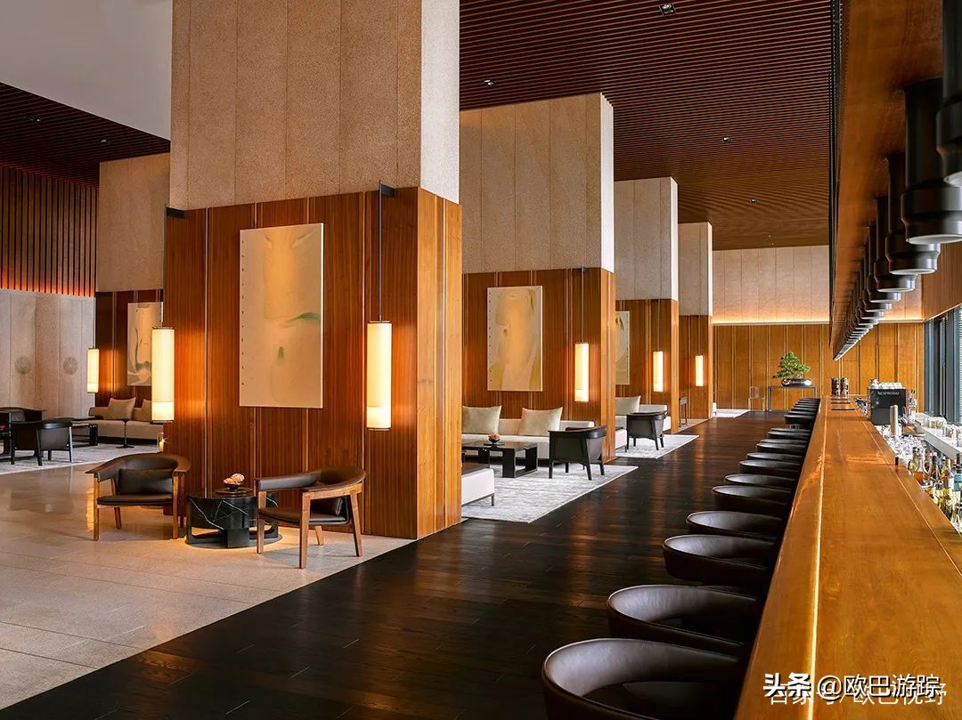 厦门这家奢牌酒店，毗邻繁华，却又遁于静谧迷人的港湾