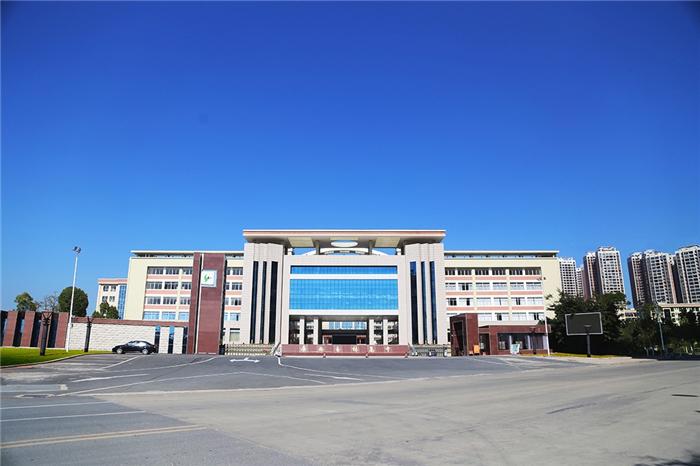 玉林实力强劲的重点高中，玉林高中家喻户晓，其他五所也相当出色