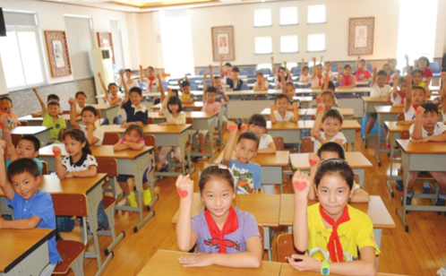 教师节来临，给老师送礼时应该坚持“两个避免”，八成家长送错了