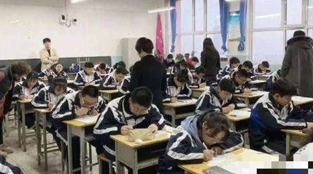 17年前偷走高考试卷，使国家被迫启用备用卷的考生，现在怎么样了