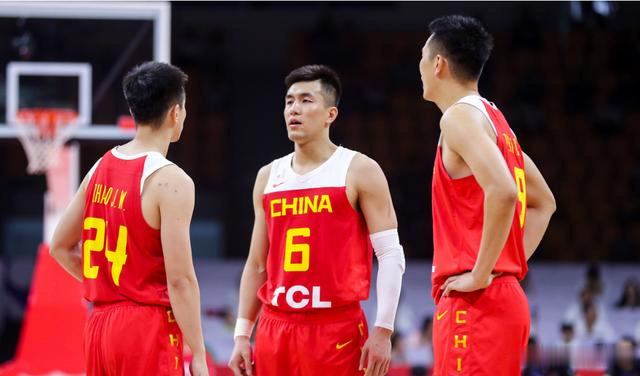 张振林为什么不去nba(男篮12人大名单如何产生？李楠犹豫不决的背后其实是在谋划大局)