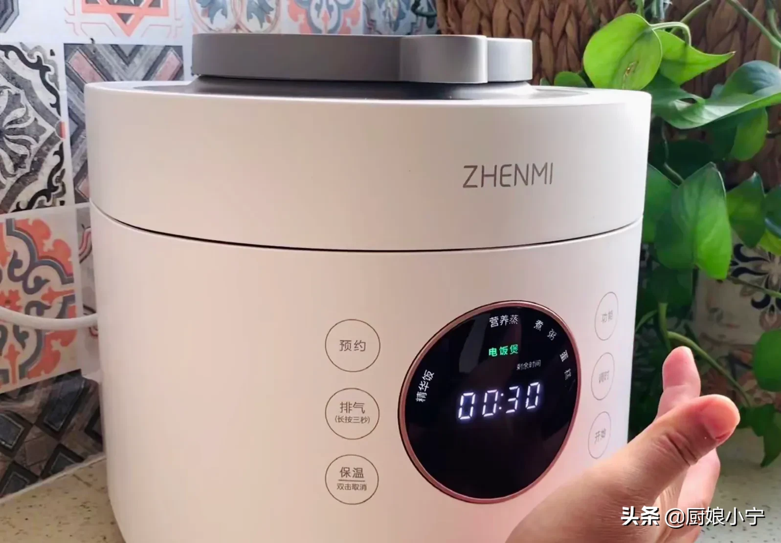 我家糖炒栗子从不买,有电饭锅就能做,1秒剥皮,香甜软糯超好吃