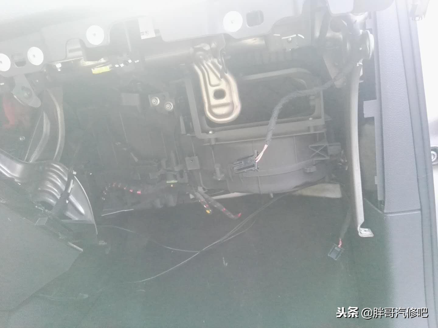 大众速腾开暖风后振动，故障原来是一张标签，大家一起涨知识
