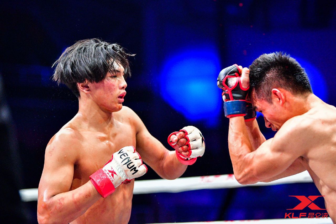 今晚足球比赛那支队会赢（昆仑决79太原站：古力亚巴一晚三胜夺金腰带，王文峰取得胜利）