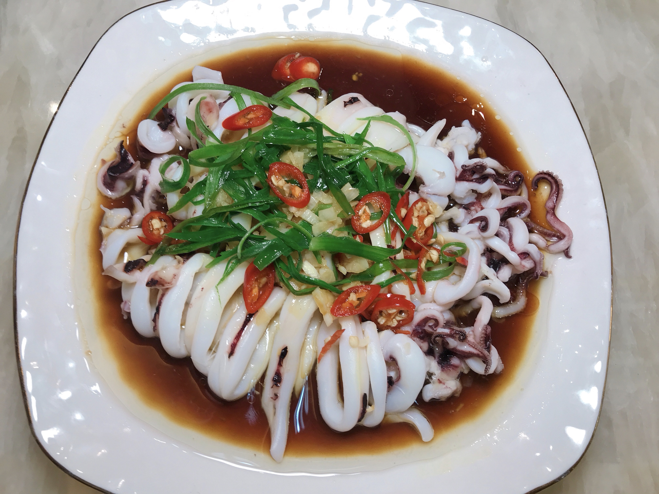 上海妈妈教你做"清蒸鱿鱼",鲜嫩入味,营养丰富,极低热量