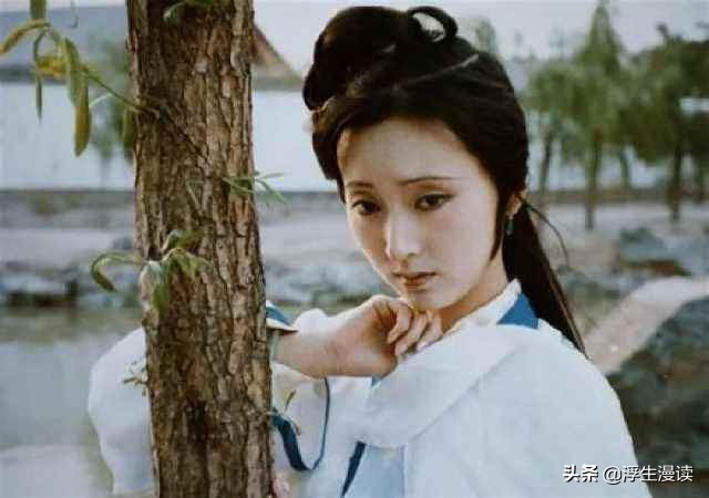 从《葬花吟》到《桃花行》，黛玉的情感和境界发生了哪些变化？