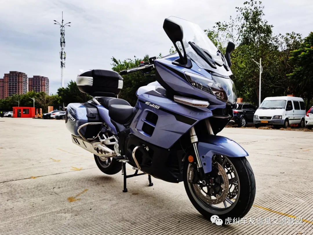 宝马rt1200(贝纳利福州旗舰店之巡航1200gt新车上市暨车主交车仪式