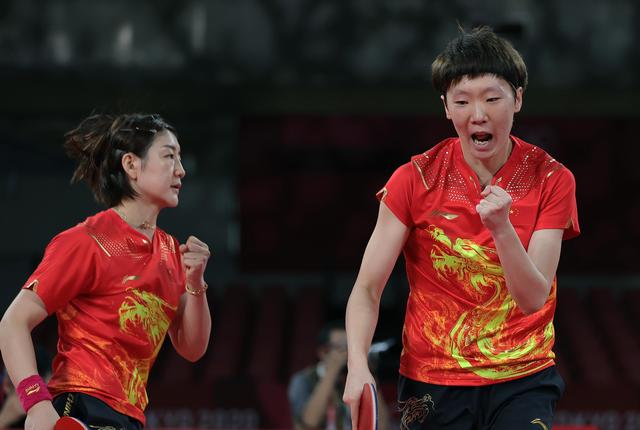 孙颖莎3-0大获全胜(拒绝逆转！孙颖莎轰3-1再赢伊藤美诚，国乒2-0领先日本队胜券在握)