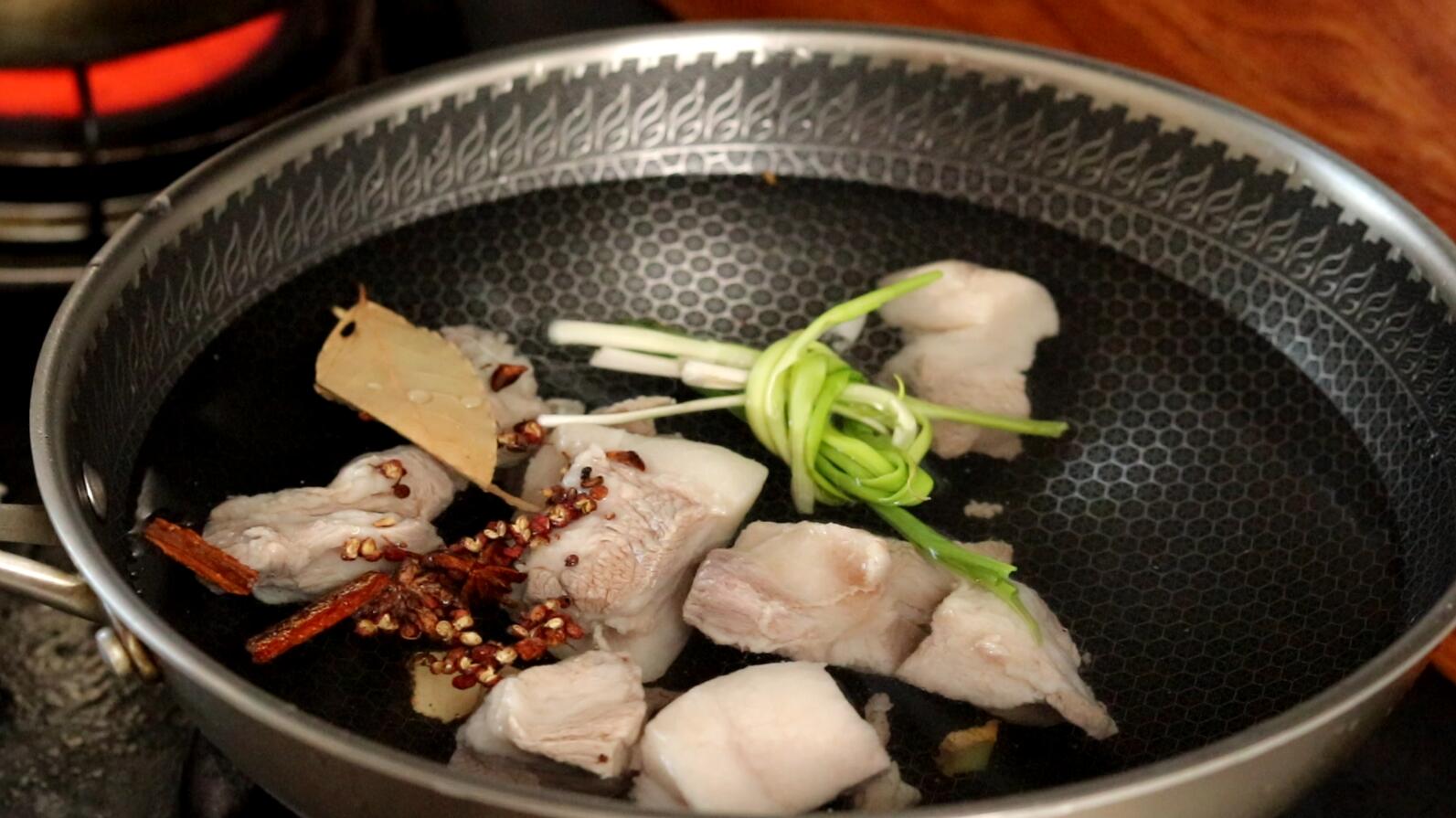 肉夹馍的肉怎么炖？掌握好技巧，一次炖一锅，比买的还好吃