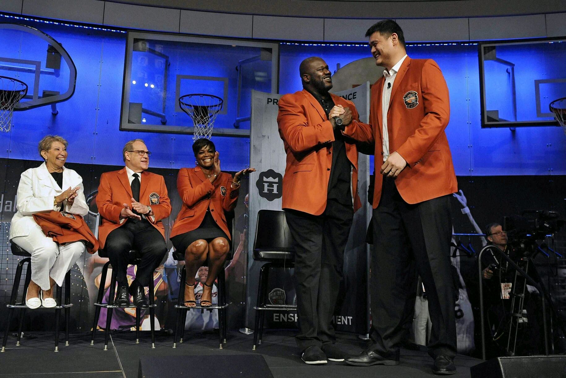 nba为什么只有姚明成功（NBA有那么多“巨人”，为何只有姚明成功了？自然生长+勤奋+情商）