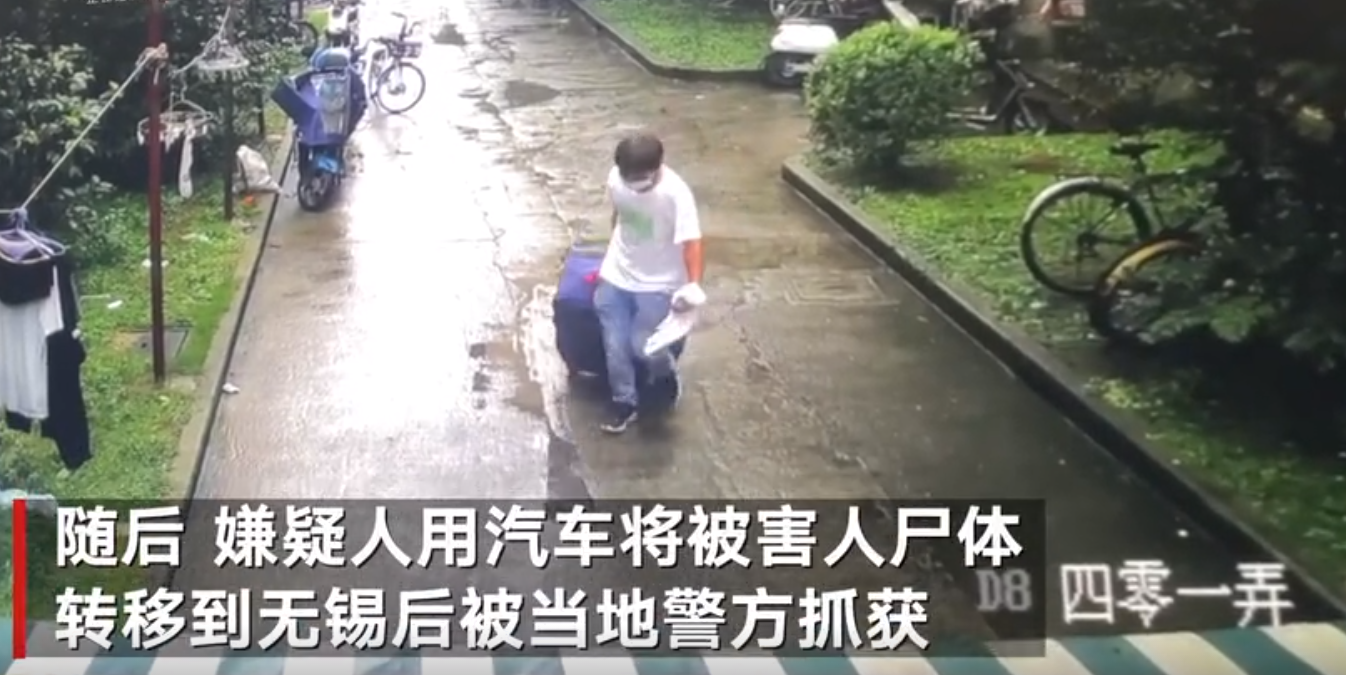 上海警方回答“一盒女子箱”，记者访问了住宅区。居民在拖动袋时看到了一些可疑的东西。