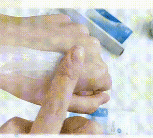 刘涛悔青肠子的同款烤瓷牙,满口300万,结果牙齿会发光?