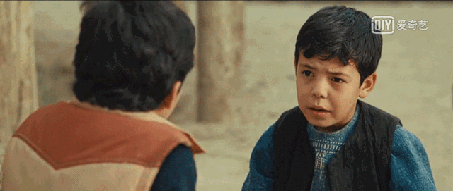 兄弟被强暴，他假装没看见：千万别当爱的炮灰，叫人心疼