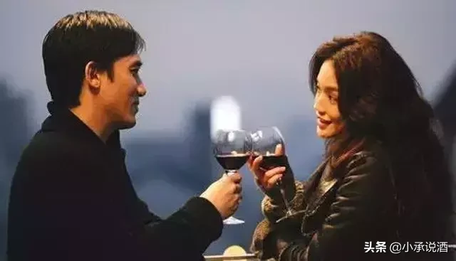 品一杯红酒，静享人生醇香