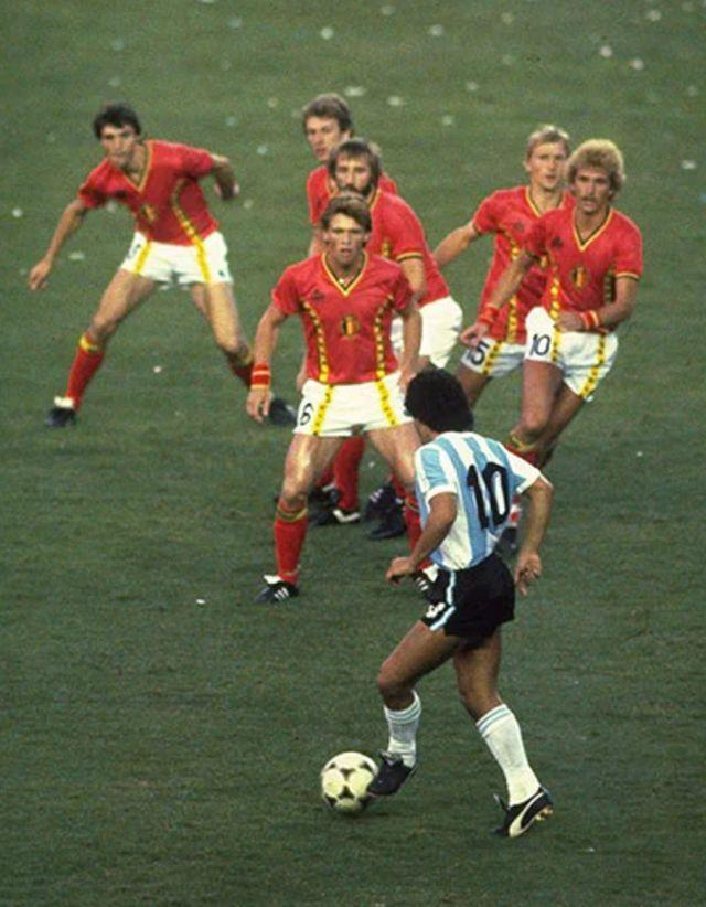 10世界杯阿根延(旷古绝今的桀骜加冕——简述1986年世界杯阿根廷西德之战)