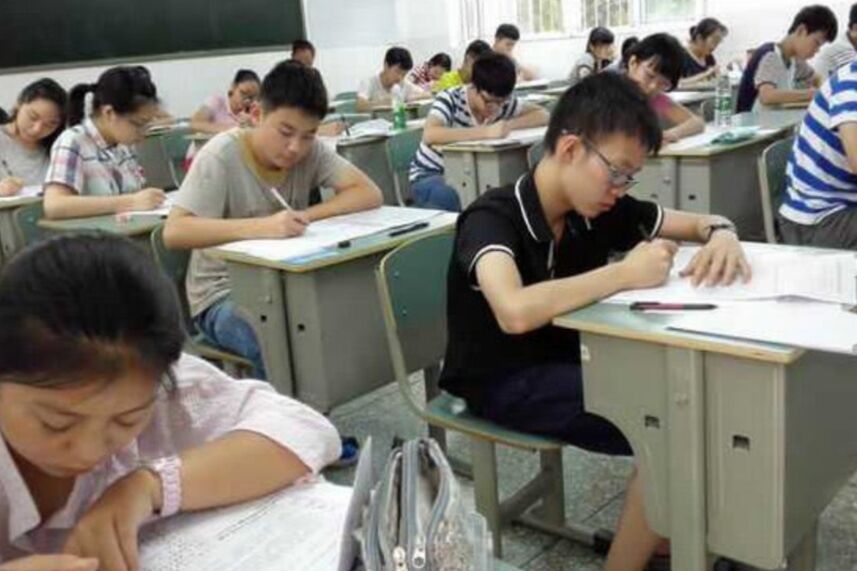 高考期间东三省紫色内裤脱销，寓意让人憋不住笑，外省人表示不懂