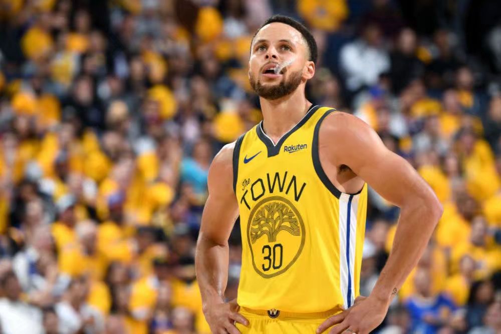 nba籃球四犯為什么離場（知恥而后勇，路威爆發庫里四犯成比賽轉折點，勇士該如何調整？）