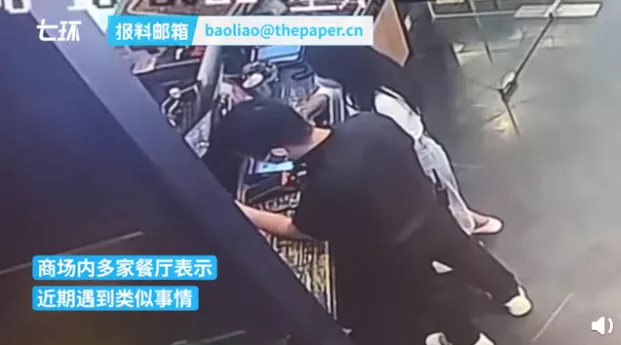 那块掉皮的金牌，朱雪莹捐了【三分钟法治新闻全知道】