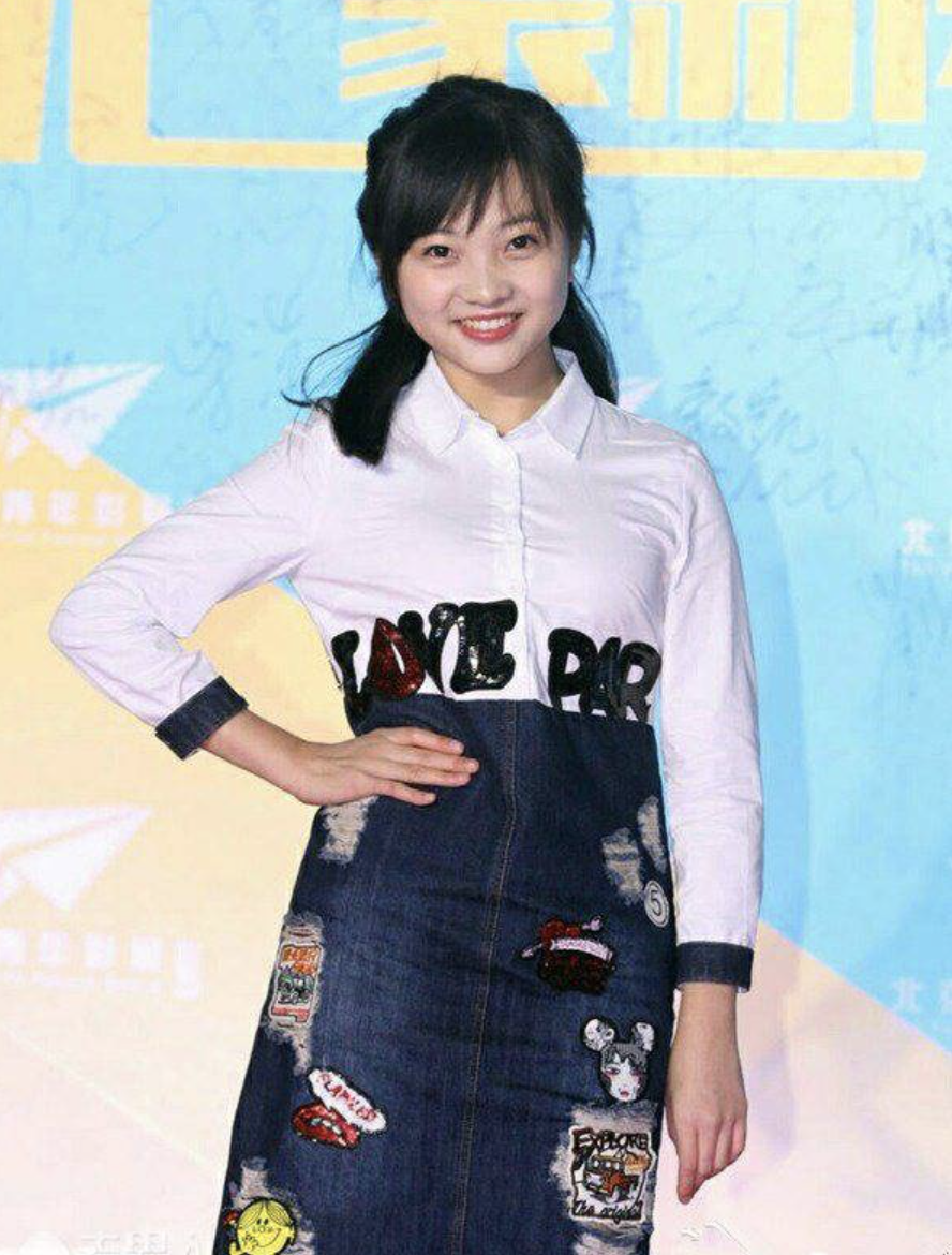 21岁林妙可感恩奥运，张艺谋却追悔莫及，代唱的杨沛宜完成逆袭