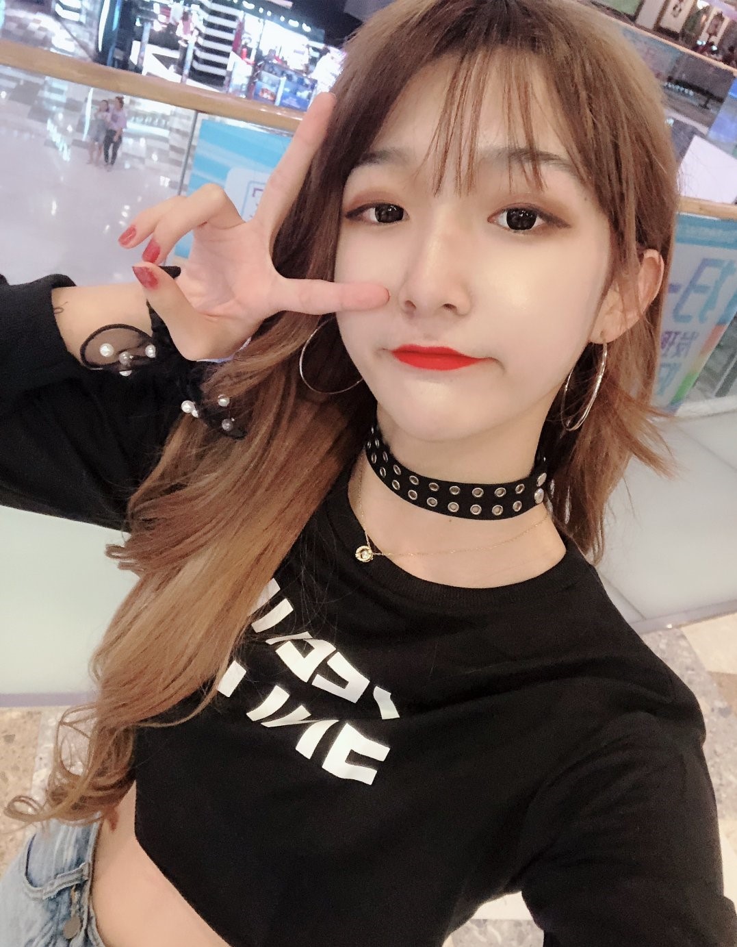 女装大佬艾比整容失败?最新舞蹈视频曝光,鼻子直接塌了