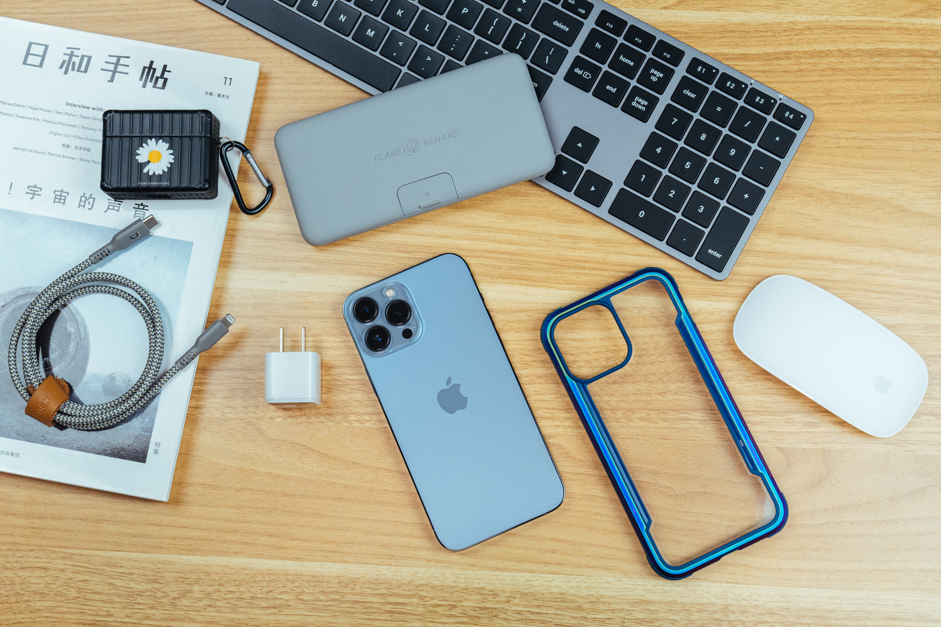 入手iPhone 13后，出行绝不能少了多功能闪焰狐双向快充无线充电宝