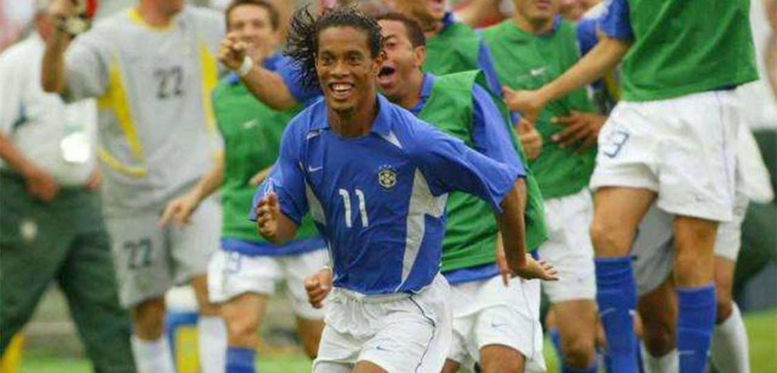 巴西足球队最巅峰的时候(重说经典之2002年英巴大战：小罗惊艳出世，韩日世界杯唯一名局)