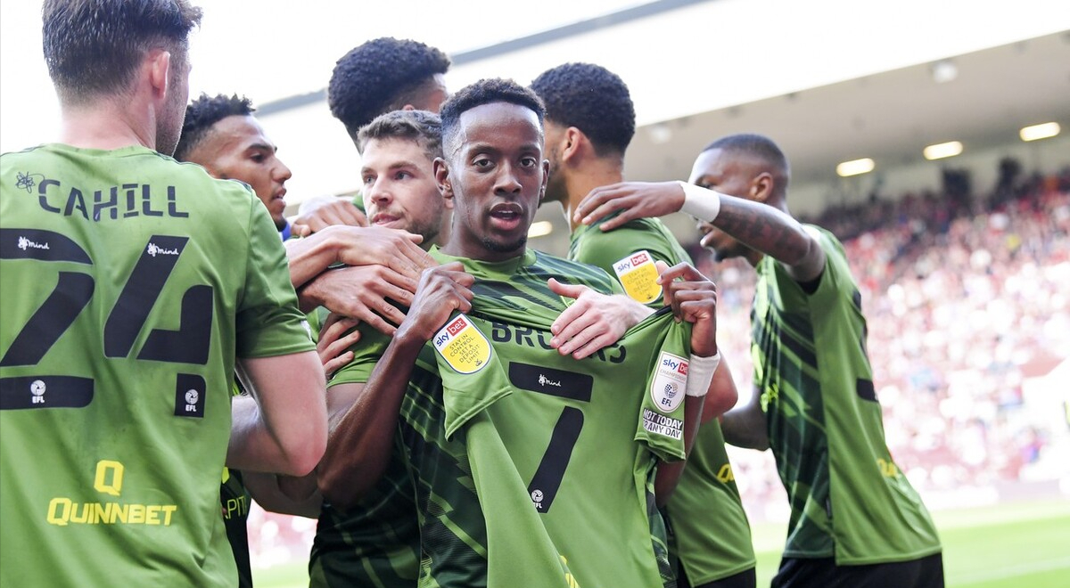 足球13号打什么位置（球衣的故事：1-30号，通常会被哪些球员选择？）-趣拿体育