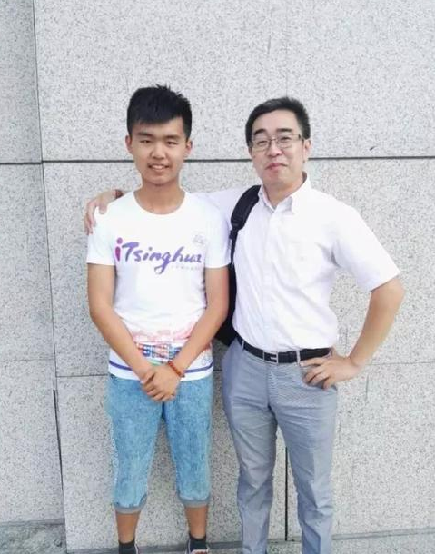 高考前两次模拟考失利，高考翻身成安徽理科状元，成功考入清华