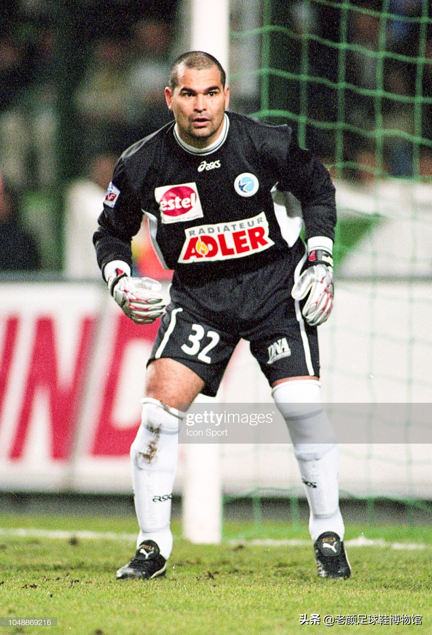 2002年世界杯,37岁的奇拉维特由于国际足联的四场停赛,错过了和南非队