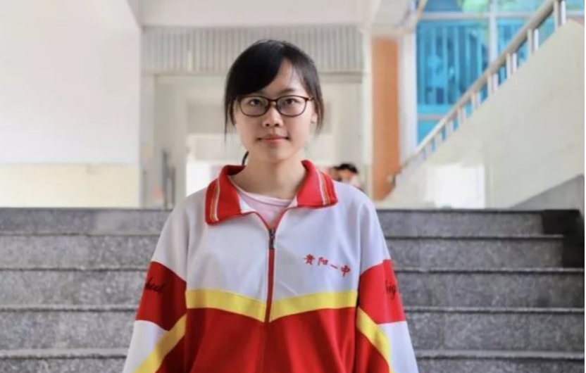 巾帼不让须眉，苗家女714分勇夺文科状元，说：要听自己的声音