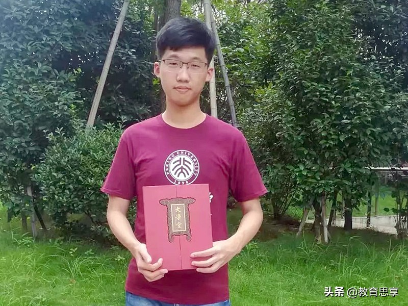 江西寒门学生4年不用智能手机，高考688分进北大，前途不可限量