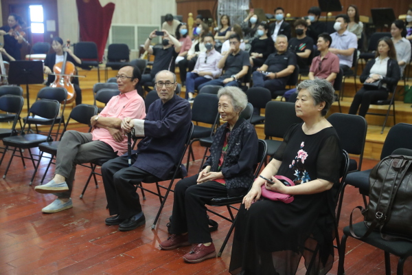 两封在职教师的“辞职信”，让人惋惜的同时，也感受到现实的残酷