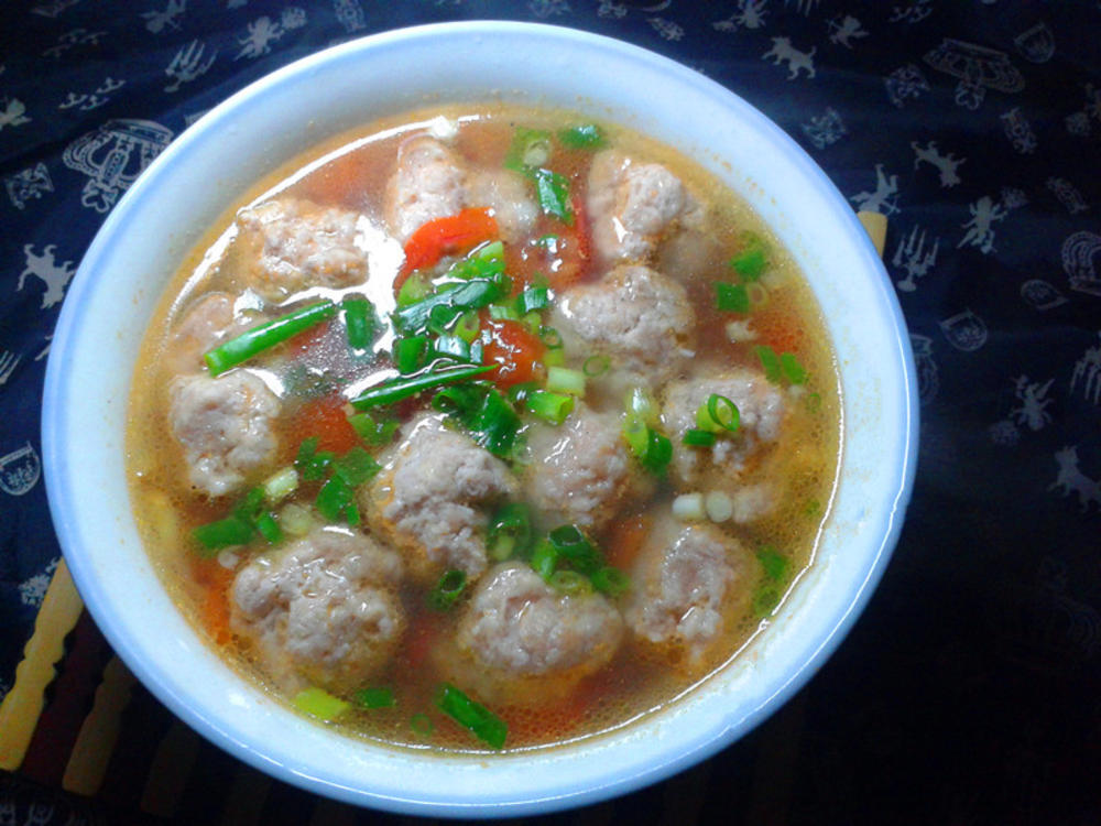 【排骨肉丸汤】做法步骤图  营养方法又能解馋-起舞食谱网