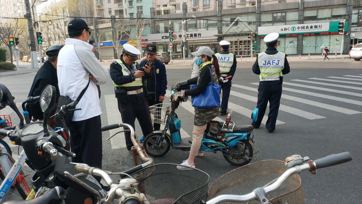 电动车也要考驾照了，考试流程及费用已公布，网友：这次清楚了