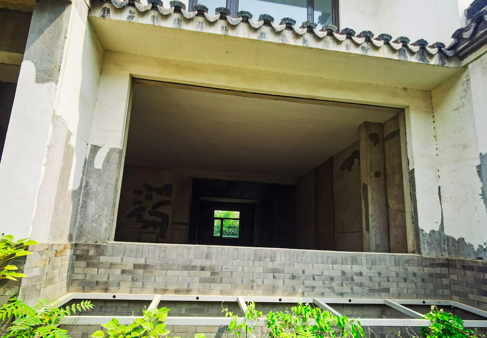 石家庄“地王”项目烂尾近10年：集资房变别墅后又被“一房多卖”，有钱也住不进去