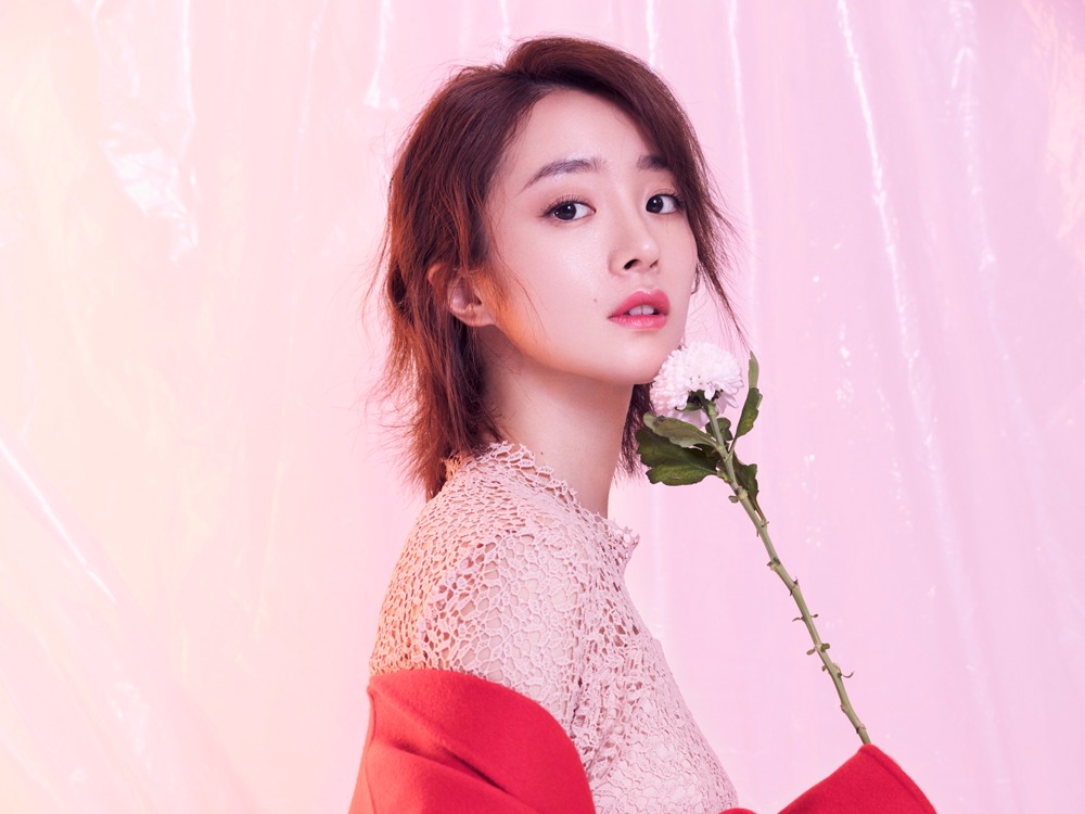 几年过去,胡冰卿越发好看,也陆续拍摄了不少戏,担任了不少女主,但是