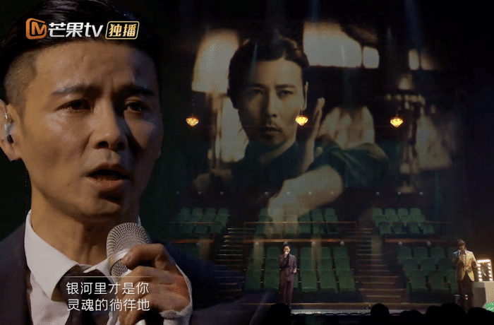 张晋独自带儿子画面被拍，父子同回公寓，鱼蛋蹦蹦跳跳活泼可爱