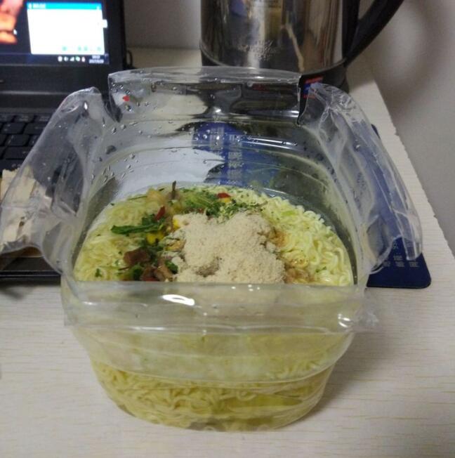 大学生活费1200少吗？大学生真实生活曝光，没有对比就没有伤害