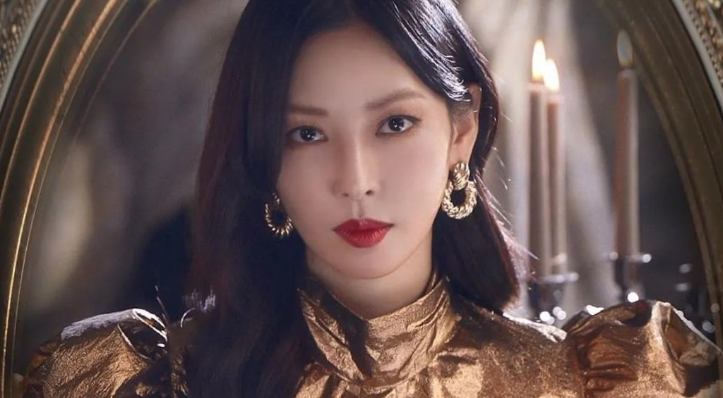 《顶楼》40岁恶女金素妍太美了!雪肤娇嫩性感邪魅撩人