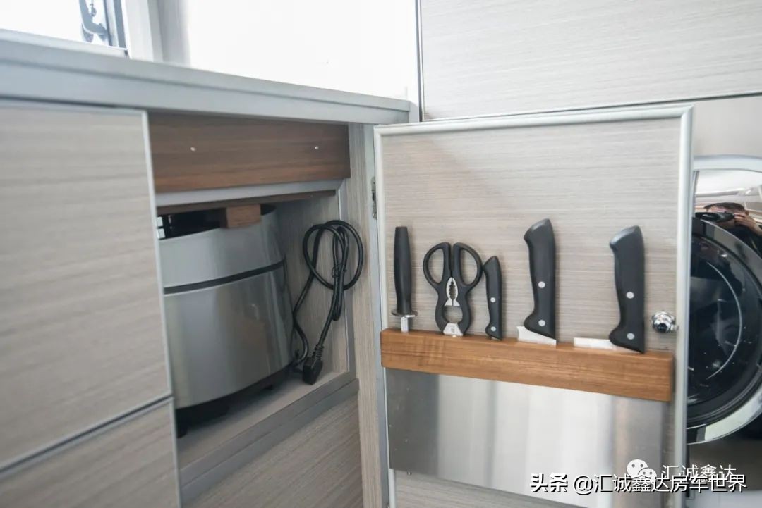 阿莫迪罗皮卡越野房车！7.3LV8发动机，4驱+2把锁！满水电住4人
