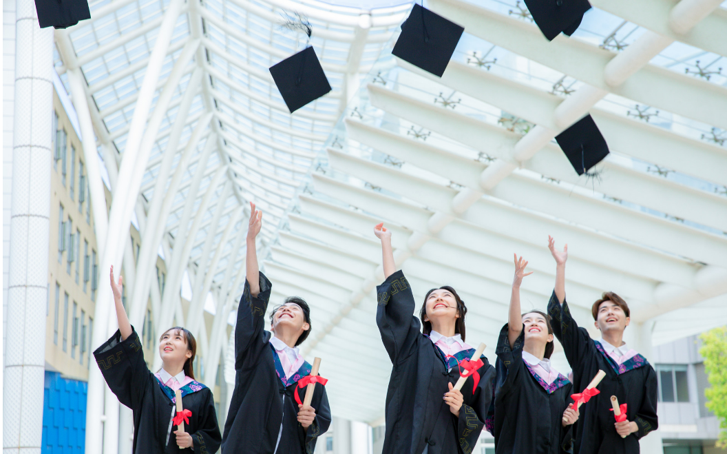 大学生逐渐沦为社会底层的背后，暗藏了多少辛酸？未来该如何改变