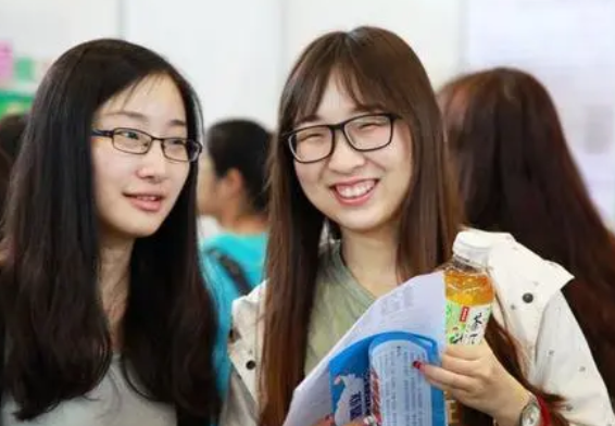 2021大学生期望薪资排行出炉，月薪1万成低配，这还不是最敢想的