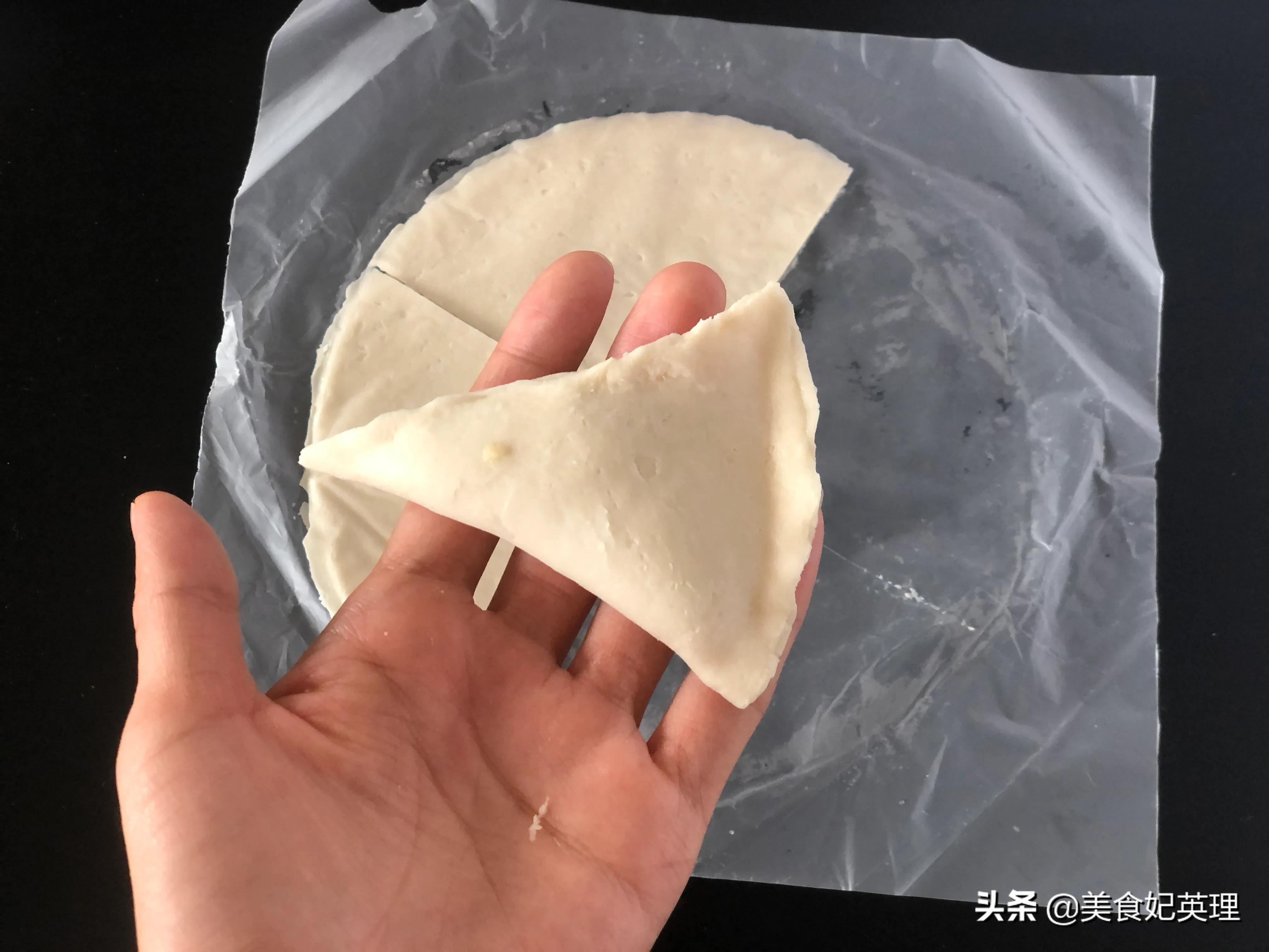 儿子最爱吃这甜品，香甜香蕉馅儿夹心，外皮酥掉渣，自己做超简单