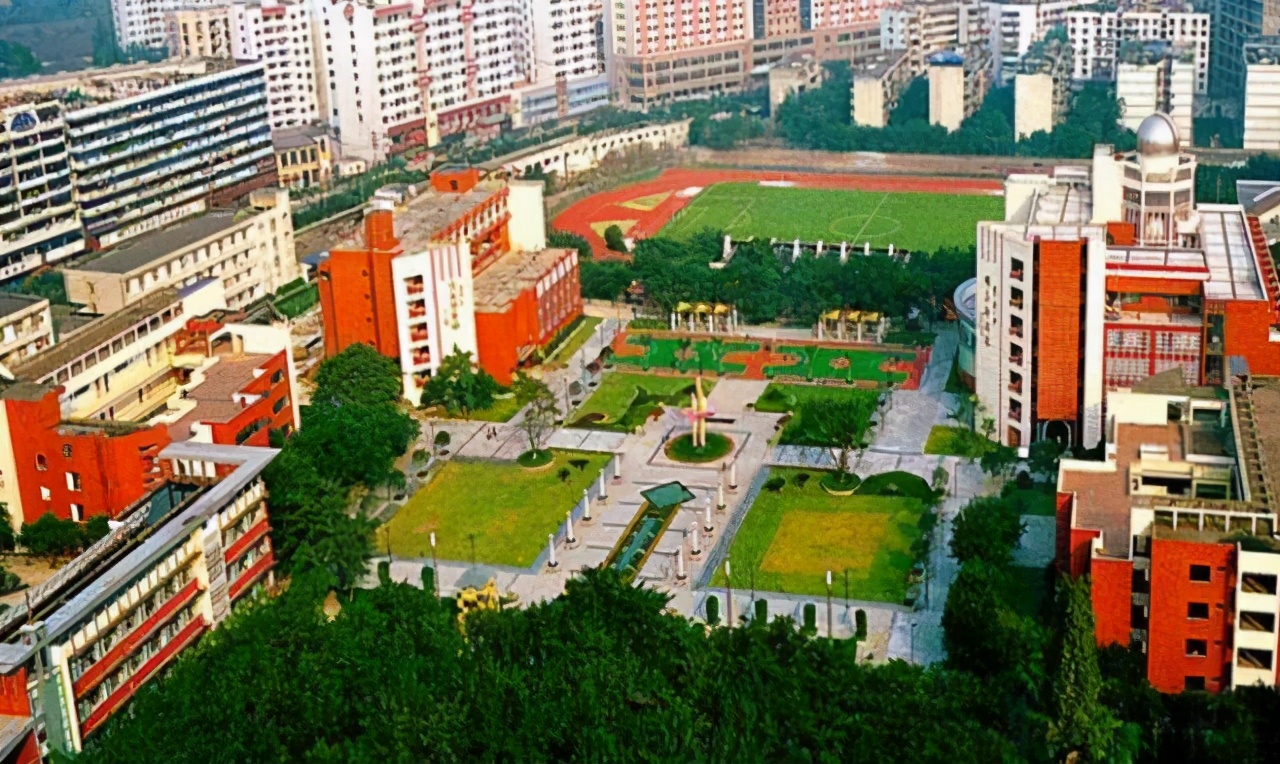 重庆市大学城第一中学图片