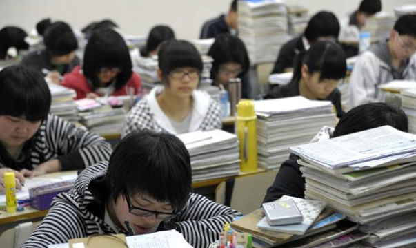 高考语文作文如何能够取得高分？字迹工整，清楚标题立意缺一不可